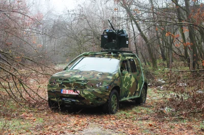 francuskie - Dacia Duster Army - pomysł dla wojska. Wieżyczka ze zdalnie sterowanym k...