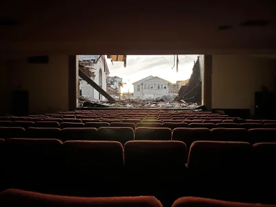 4.....i - Zdjęcie bez fotomontażu, zrobione zaraz po tym jak tornado uderzyło w Kentu...