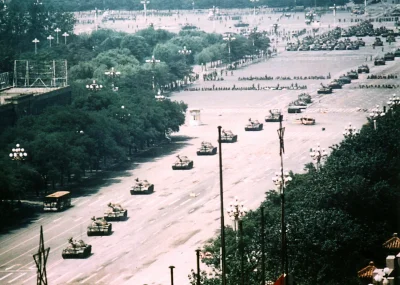 4gN4x - Defilada wojskowa na placu Tiananmen, 4 lipca 1989.
#ciekawostki #fotografia ...