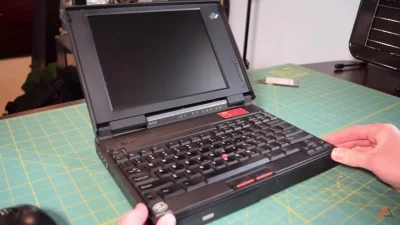 rezoner - Mój pierwszy ThinkPad otwierało się w taki sposób. Części wymieniało się no...