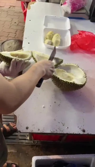 kotbehemoth - Chryste, ale to dobre. Znów są duriany - na przełomie roku zwykle jest ...