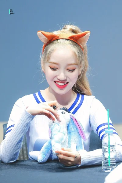 XKHYCCB2dX - #gowon #loona
#koreanka