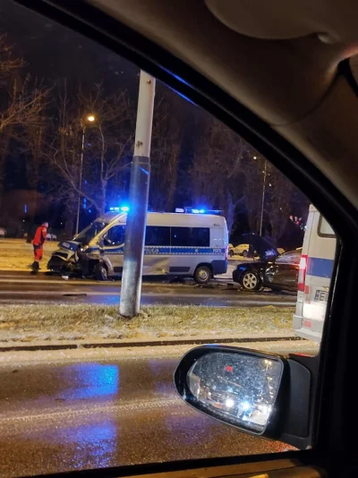 fakeman - Ktoś maski nie założył w sklepie, tak do tego pędzili i o:
#lodz #policja