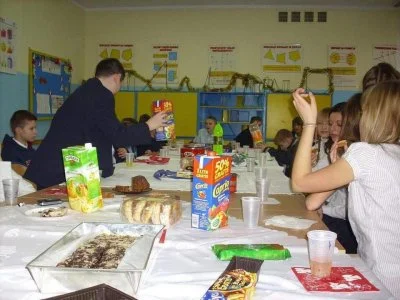 glaaki - Jest grudzień 2010, środek liceum. Na dworze leży śnieg, lekki mróz daje o s...