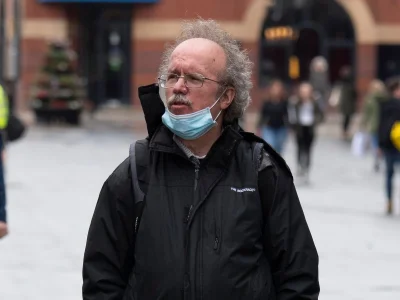 m.....k - Rozumiem ludzi noszących maski nawet na ulicy - boją się #koronawirus 
Roz...