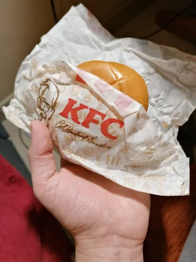 hassassin - Zapraszam do oglądania cheeseburgera z bekonem z #kfc za 9,45 zł. Zawarto...