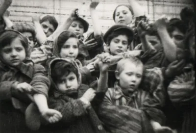 xaliemorph - Polacy doskonale wiedzą czym się to może skończyć.

Dzieci w Auschwitz...
