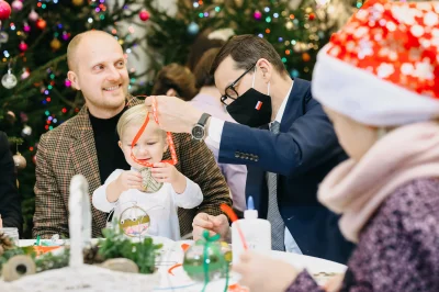 n.....a - Pan Premier chroni babcię tego dziecka.