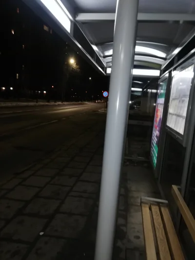 SaintWykopek - Spóźniłem się na autobus, czekam na kolejny. Żebym tylko zdążył na poc...