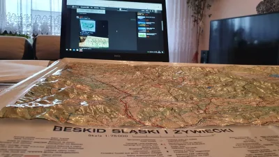 Karlos02 - @nabbek: 
Nie tylko Tatr.
dzisiaj ciężko takie mapy plastyczne dorwać. 
...
