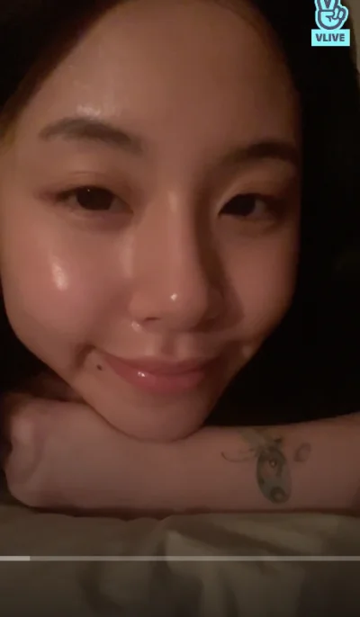 e.....u - POV z #chaeyoung 

https://www.vlive.tv/video/272676

można włączyć ang...