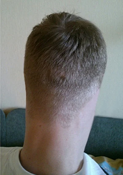 porucznikBorewicz - > Czemu on chce mu obciąć ucho

@curiousboi: no czasami fryzjer...