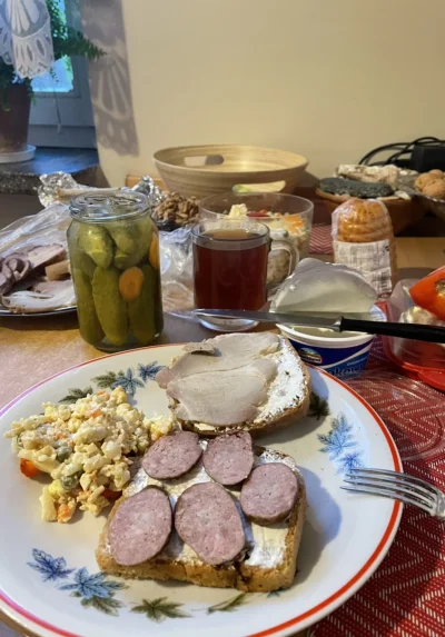 S.....n - Śniadanie u babci 
#swieta #polskiedomy #jedzenie