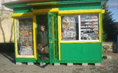 Zdoomwars - Były też niezapomniane kioski "Ruchu". Tak jak powyżej, budki przy któryc...