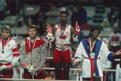 Oline - Boks na Letnich Igrzyskach Olimpijskich 1988, kategoria superciężka.

Od le...