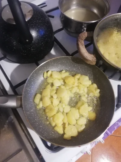Mac34 - Kuchnia bombaska pełna gębą, gotowane ziemniaki podsmazane na patelnia a Oska...