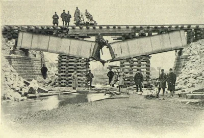 Hans_Kropson - Zniszczony most kolejowy w Łowiczu. Listopad 1914.

Most (obecnie wi...