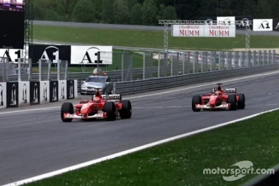 jaxonxst - Rubens Barrichello tuż przed metą Grand Prix Austrii 2002 oddaje zwycięstw...
