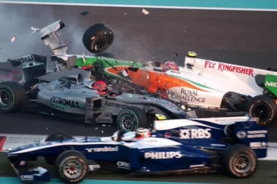 jaxonxst - Grand Prix Abu Zabi 2010 i groźnie wyglądający wypadek, który mógł odebrać...