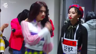 e.....u - ( ͡° ͜ʖ ͡°)

#sana #chaeyoung #koreanka