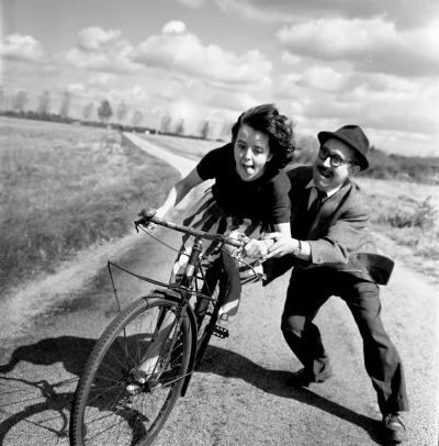 rezystancja - #fotografia #czarnobiale #portret
#bajkowadziewczyna
Robert Doisneau
...