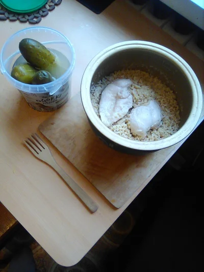 anonymous_derp - Dzisiejsze śniadanie: Gotowana kasza jęczmienna, gotowane piersi kur...