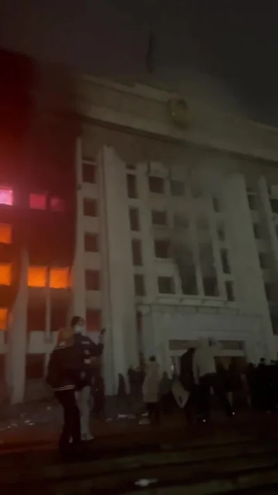 TenebrosuS - Budynek akimatu w Ałmacie się dopala powoli 

#kazachstan #wykopnawojn...