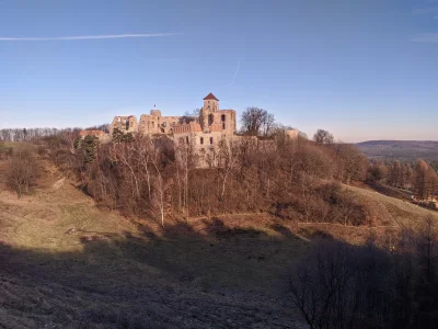 sylwke3100 - Ruiny zamku Tenczyn w Rudnie widziane z pola widokowego obok. Odwiedzony...
