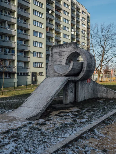 Patrisovic - zjeżdżalnia na placu zabaw, tychy, 1979. 
architekt: wojciech firek, and...