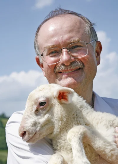 Bartholomew - Masz firmę, starasz się wycisnąć z prawa wszystko co można, nawet masz ...