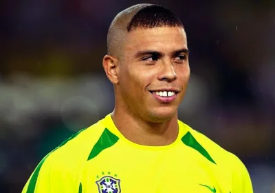 S.....a - Absolutnie najlepszym zawodnikiem w historii piłki nożnej jest Ronaldo Luis...