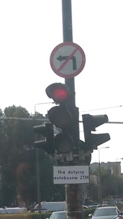 Brajanusz_hejterowy - w tym przypadku ZTMu nie dotyczy zakaz skrętu w lewo czy sygnal...