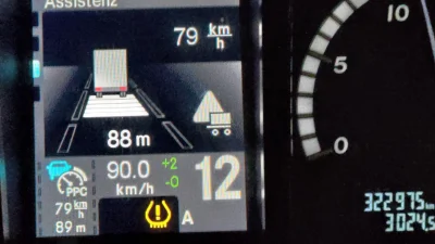papaj2137 - Jadę po A6 za Rumunem co jedzie se między 76 a 94 kmh i jest w pytę. XD C...