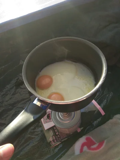 WyKoPieCieZLE - Żeby sobie jajka usmażyć to wystarczy zwykły podgrzewacz. Moje śniada...