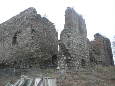 Wilczur79 - Zamek w papowie biskupim wzniesiono w latach 80. XIII wieku jako jeden z ...