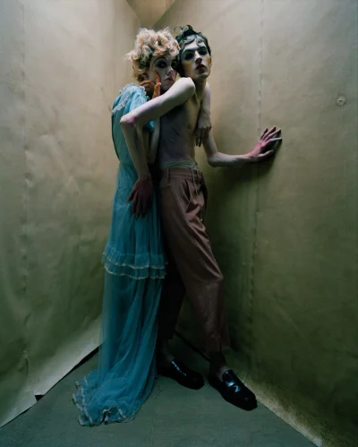 GARN - #fotografia #fotografiamody #art autor: Tim Walker (inspirowane Egonem Schiele...