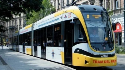 KromkaMistrz - Właśnie jadę w #krakow takim tramwajem z napisem TRAM DEL PAPA. WTF #p...