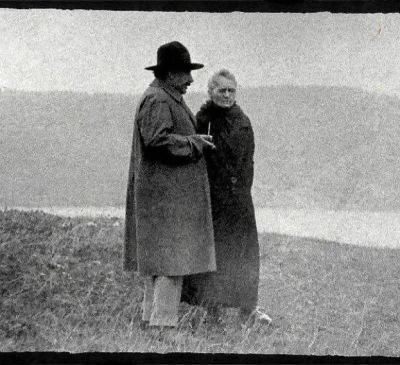 mepps - Albert Einstein i Maria Skłodowska Curie dyskutują przy jeziorze, 1929
#nauka
