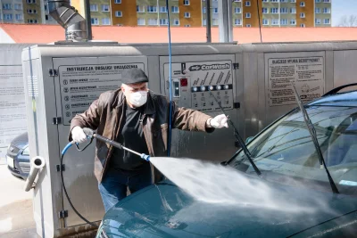 winsxspl - Pamiętacie, że PiS zamknął myjnie samochodowe na początku pandemii? xD
Jed...