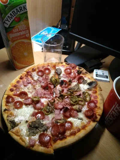 qew12 - Chłopska pizza party
#przegryw. #qewnakwadracie #jedzzwykopem