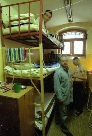I.....g - @Omicron: 
No w Polsce po pobycie w takiej celi napewno skazany przejdzie ...