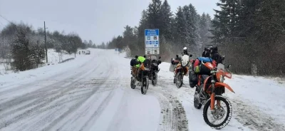 debenek - Dziś w okolicach #tychy rozpocznie się zimowy zlot motocyklowy. Na foto eki...