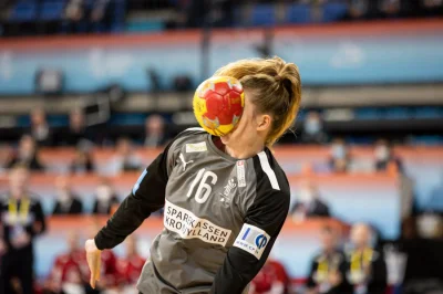 handballer - Po którymś rzucie Sićki piłka leciała 127km/h. Mhhmm, tak na twarz przyj...