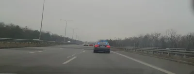 Nutaharion - 60 km/h

prosta 3 pasmowa droga, oddzielona pasem zieleni i barierkami...