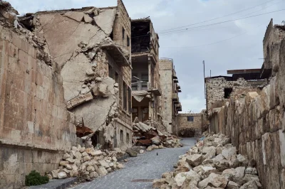 way-farer - Aleppo w Syrii, ofiara bombardowań i wojny ciągnącej się ponad 4 lata. Ta...