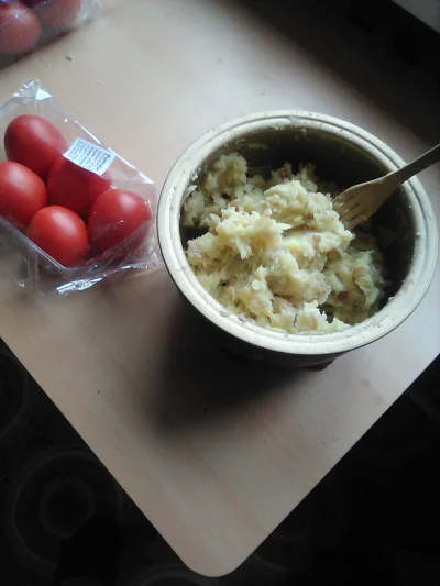 anonymous_derp - Dzisiejsze śniadanie: Gotowane ziemniaki, gotowana kostka mintajowa,...