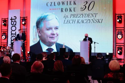 Jabby - Lech Kaczyński człowiekiem 30-lecia tygodnika Wprost. 
Pytanie, co on takiego...