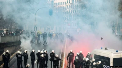 kostoo - Lepiej niech się zajmą łamaniem praw obywatelskich w stolicy Unii Europejski...