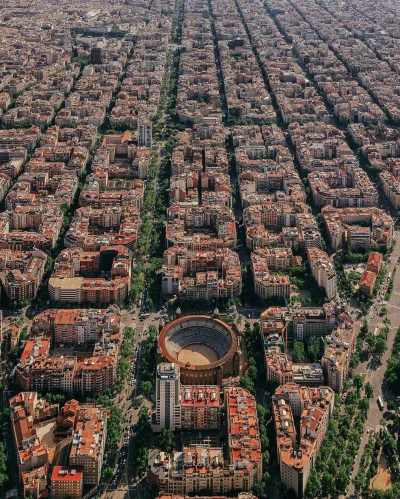 Artktur - Dzielnica Barcelony Eixample i La Monumental

Monumental to dawna arena, ...