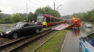 sargento - Cieniasy.
Łódzki mistrzunio kierownicy z elitarnego klubu #elzera jeździł...